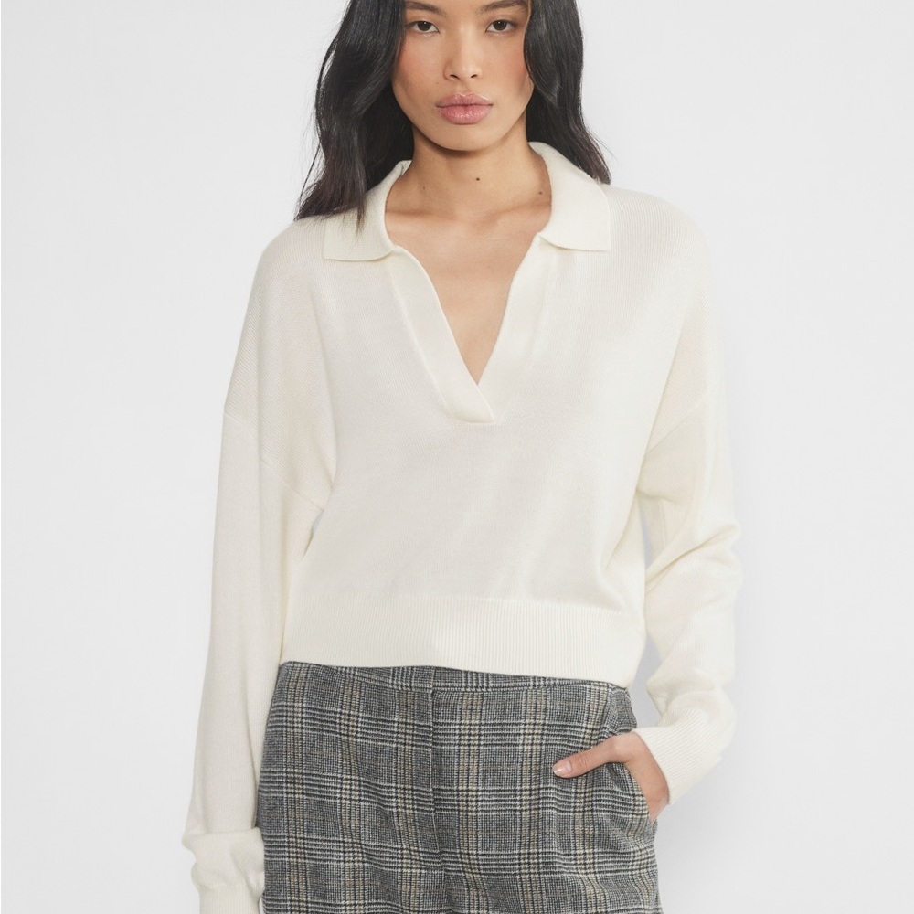 Aritzia Cream V-Neck Sweater - Beige